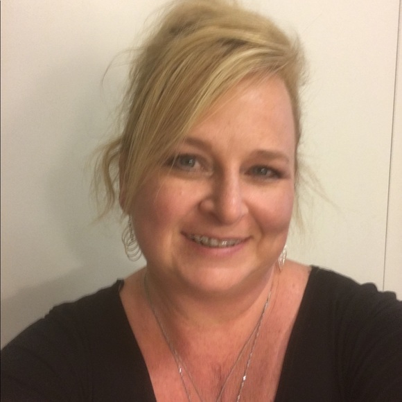 Meet your Posher, Cathy - Picture 1 of 1